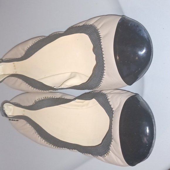 Woman’s Cole Haan tan ballet flats with black toe. Size 8.5B All leather. Comfy! - Picture 2 of 7